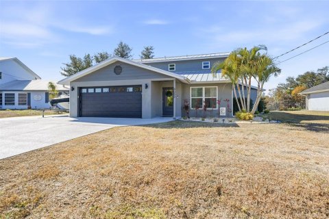 House in North Port, Florida 5 bedrooms, 243.22 sq.m. № 2100415