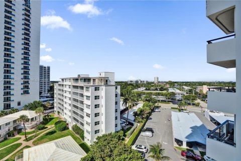 Condo in Lauderdale-by-the-Sea, Florida, 1 bedroom  № 1892583 - photo 21