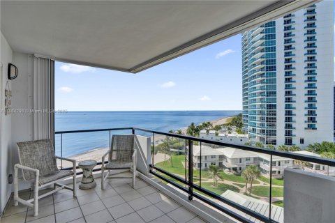 Condo in Lauderdale-by-the-Sea, Florida, 1 bedroom  № 1892583 - photo 18