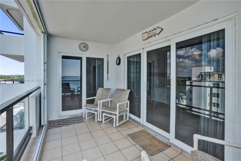 Condo in Lauderdale-by-the-Sea, Florida, 1 bedroom  № 1892583 - photo 24