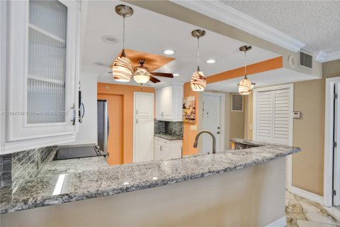 Condo in Lauderdale-by-the-Sea, Florida, 1 bedroom  № 1892583 - photo 9