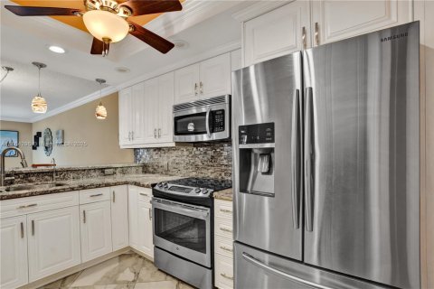 Condo in Lauderdale-by-the-Sea, Florida, 1 bedroom  № 1892583 - photo 10