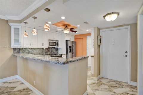 Condo in Lauderdale-by-the-Sea, Florida, 1 bedroom  № 1892583 - photo 12