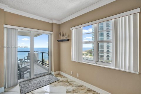 Condo in Lauderdale-by-the-Sea, Florida, 1 bedroom  № 1892583 - photo 17