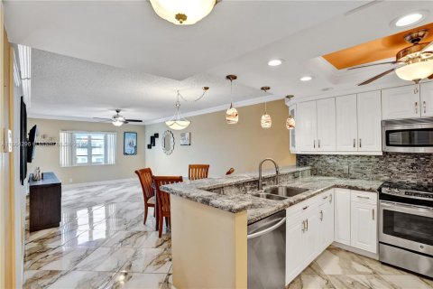 Condo in Lauderdale-by-the-Sea, Florida, 1 bedroom  № 1892583 - photo 8