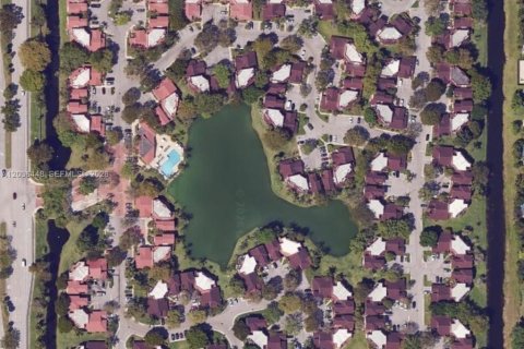 Copropriété à vendre à Plantation, Floride: 3 chambres, 150.5 m2 № 2084298 - photo 1