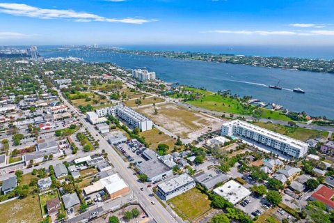 Снять в аренду квартиру в Уэст-Палм-Бич, Флорида 35.3м2, № 1178439 - фото 1