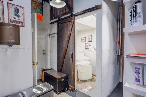 Купить коммерческую недвижимость в Пемброк-Пайнс, Флорида № 2054373 - фото 9