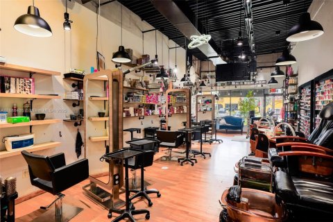 Купить коммерческую недвижимость в Пемброк-Пайнс, Флорида № 2054373 - фото 15