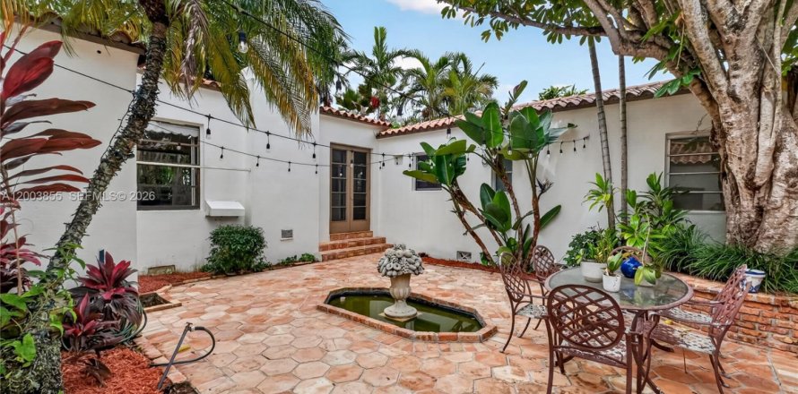 Villa ou maison à Miami Shores, Floride 3 chambres, 266.26 m2 № 2069397