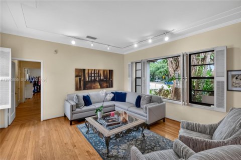 Villa ou maison à vendre à Miami Shores, Floride: 3 chambres, 266.26 m2 № 2069397 - photo 9