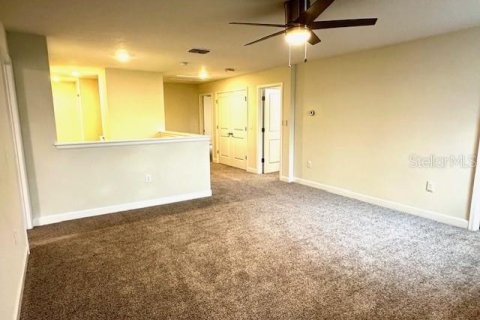 House in Davenport, Florida 8 bedrooms, 363.15 sq.m. № 1721377 - photo 21