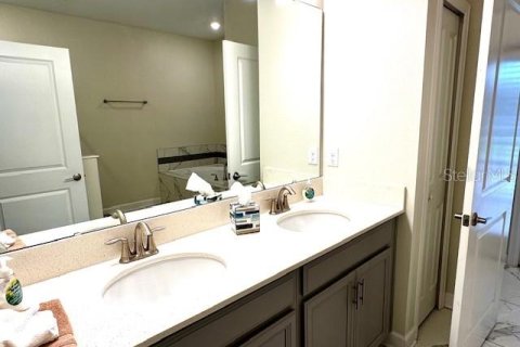 House in Davenport, Florida 8 bedrooms, 363.15 sq.m. № 1721377 - photo 17