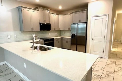 House in Davenport, Florida 8 bedrooms, 363.15 sq.m. № 1721377 - photo 11