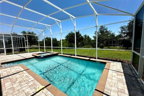 House in Davenport, Florida 8 bedrooms, 363.15 sq.m. № 1721377 - photo 2