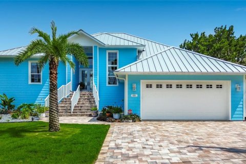 House in Crystal River, Florida 4 bedrooms, 225.57 sq.m. № 2207810 - photo 5