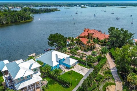 House in Crystal River, Florida 4 bedrooms, 225.57 sq.m. № 2207810 - photo 3