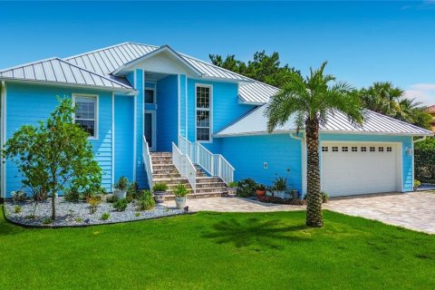 House in Crystal River, Florida 4 bedrooms, 225.57 sq.m. № 2207810 - photo 4
