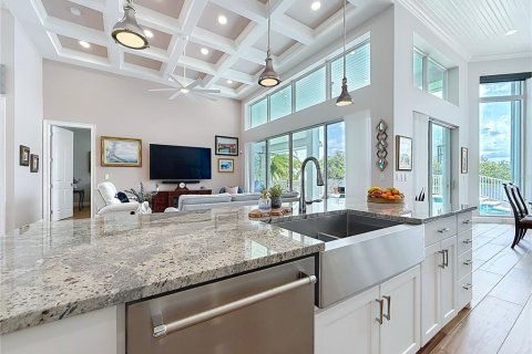House in Crystal River, Florida 4 bedrooms, 225.57 sq.m. № 2207810 - photo 15