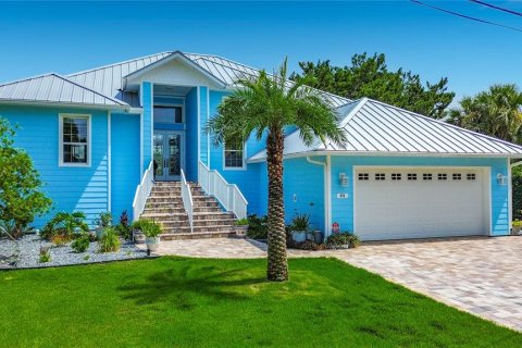 House in Crystal River, Florida 4 bedrooms, 225.57 sq.m. № 2207810 - photo 2