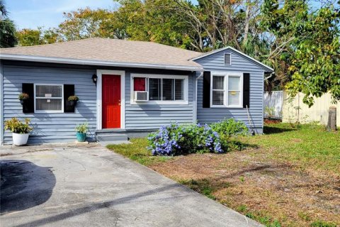 House in Hudson, Florida 2 bedrooms, 98.38 sq.m. № 1903872 - photo 1