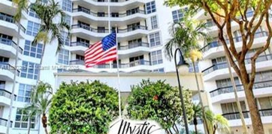 Condo in Aventura, Florida, 2 bedrooms № 1890014
