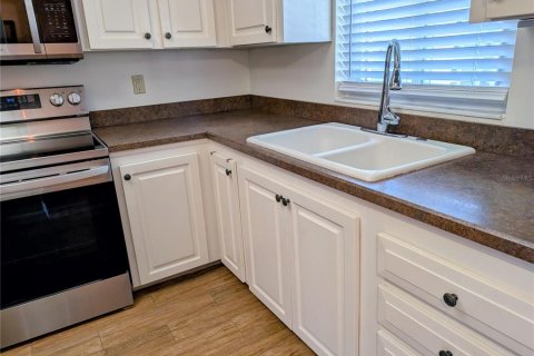 Condo in Bradenton, Florida, 2 bedrooms  № 1918043 - photo 6