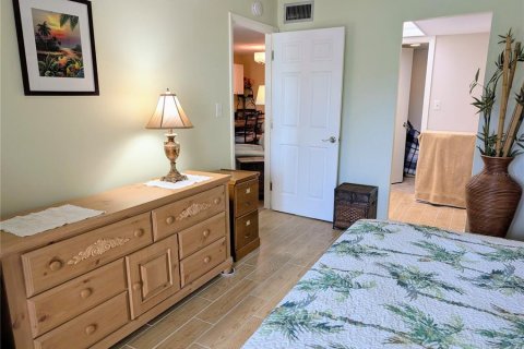 Condo in Bradenton, Florida, 2 bedrooms  № 1918043 - photo 17