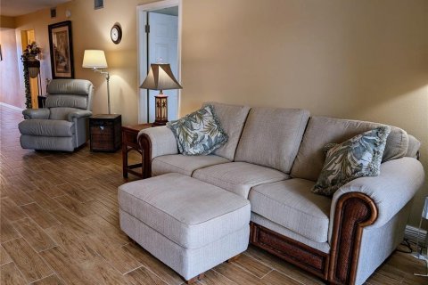 Condo in Bradenton, Florida, 2 bedrooms  № 1918043 - photo 15