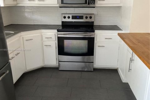 Copropriété à louer à Miami, Floride: 2 chambres, 88.44 m2 № 1962193 - photo 21