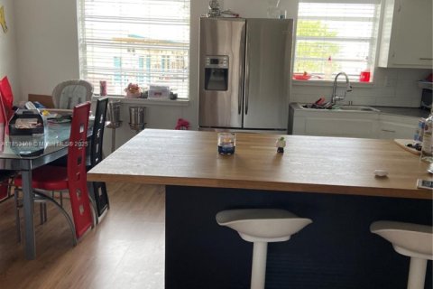 Copropriété à louer à Miami, Floride: 2 chambres, 88.44 m2 № 1962193 - photo 3