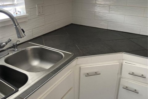 Copropriété à louer à Miami, Floride: 2 chambres, 88.44 m2 № 1962193 - photo 19