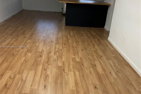 Copropriété à louer à Miami, Floride: 2 chambres, 88.44 m2 № 1962193 - photo 5