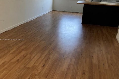 Copropriété à louer à Miami, Floride: 2 chambres, 88.44 m2 № 1962193 - photo 4
