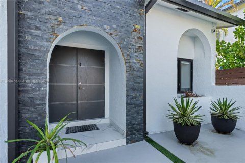 Casa en venta en Miami, Florida, 4 dormitorios, 198.44 m2 № 1888082 - foto 4