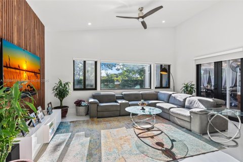 Casa en venta en Miami, Florida, 4 dormitorios, 198.44 m2 № 1888082 - foto 18