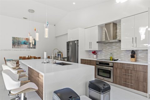 Casa en venta en Miami, Florida, 4 dormitorios, 198.44 m2 № 1888082 - foto 14