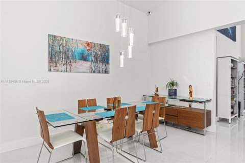 Casa en venta en Miami, Florida, 4 dormitorios, 198.44 m2 № 1888082 - foto 16