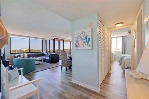 Condo in Saint Petersburg, Florida, 2 bedrooms  № 1112432 - photo 6