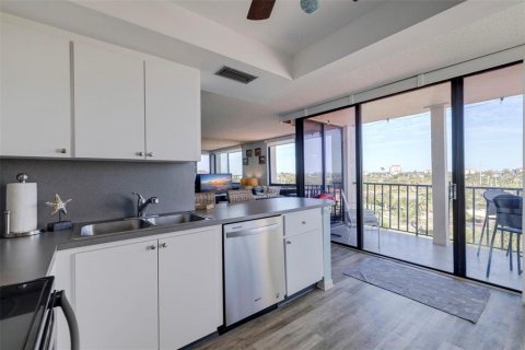 Condo in Saint Petersburg, Florida, 2 bedrooms  № 1112432 - photo 15