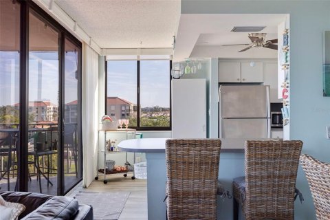 Condo in Saint Petersburg, Florida, 2 bedrooms  № 1112432 - photo 11