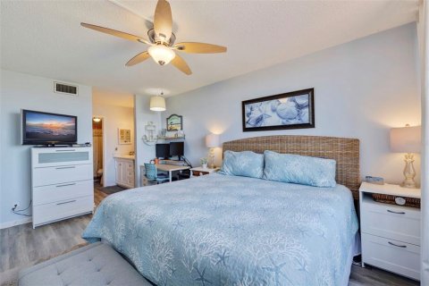 Condo in Saint Petersburg, Florida, 2 bedrooms  № 1112432 - photo 17