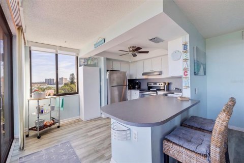 Condo in Saint Petersburg, Florida, 2 bedrooms  № 1112432 - photo 12