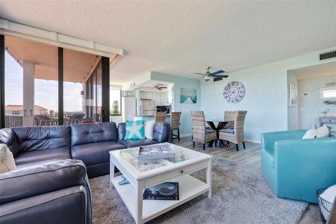 Condo in Saint Petersburg, Florida, 2 bedrooms  № 1112432 - photo 9