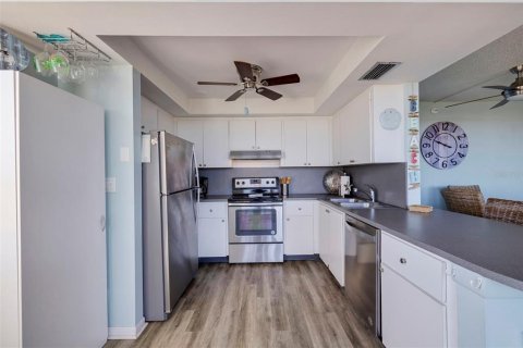 Condo in Saint Petersburg, Florida, 2 bedrooms  № 1112432 - photo 13