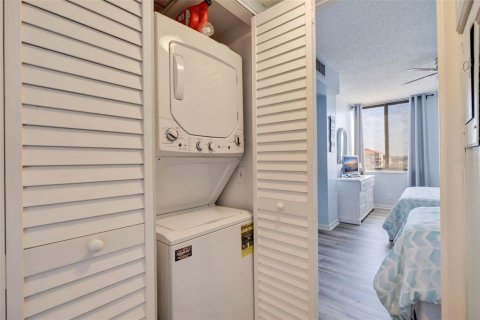 Condo in Saint Petersburg, Florida, 2 bedrooms  № 1112432 - photo 22