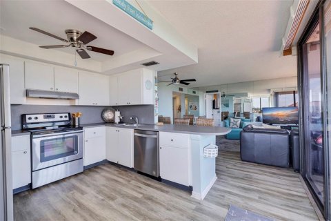 Condo in Saint Petersburg, Florida, 2 bedrooms  № 1112432 - photo 14