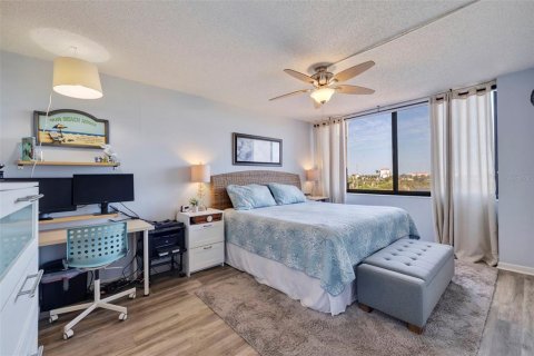 Condo in Saint Petersburg, Florida, 2 bedrooms  № 1112432 - photo 16