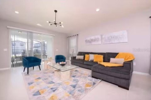 Casa en venta en Davenport, Florida, 7 dormitorios, 304.91 m2 № 2234511 - foto 2