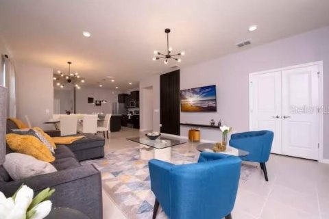 Casa en venta en Davenport, Florida, 7 dormitorios, 304.91 m2 № 2234511 - foto 4